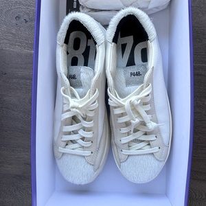 White runners/sneakers, fur trim